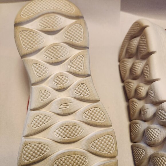 2 Pair of Womens Sketchers for price of one - Picture 4 of 7